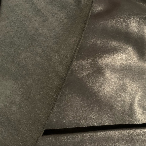 Vince dark grey short 100% leather skirt - Picture 4 of 7